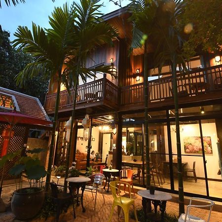 The Eight Ratvithi House Hotel Chiang Mai Bagian luar foto