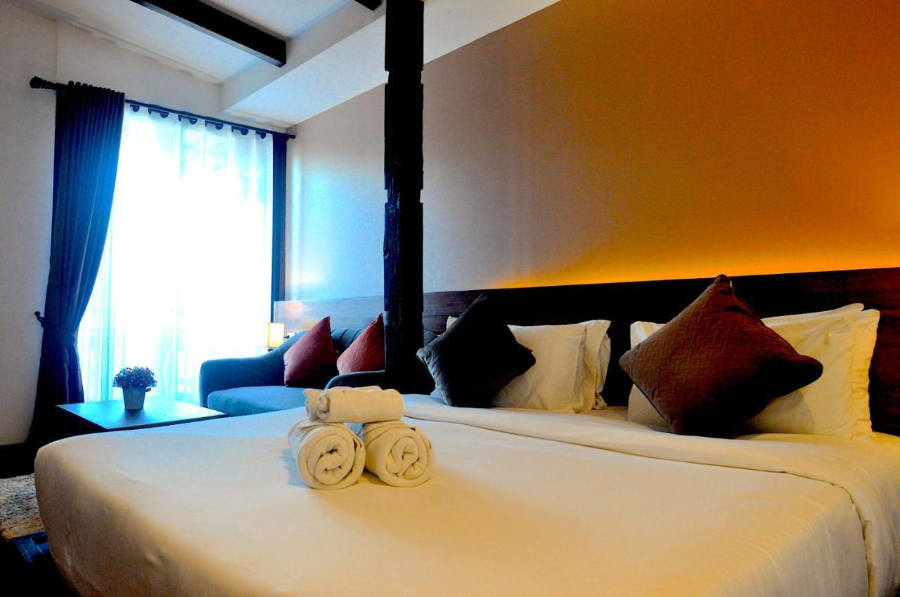 The Eight Ratvithi House Hotel Chiang Mai Bagian luar foto
