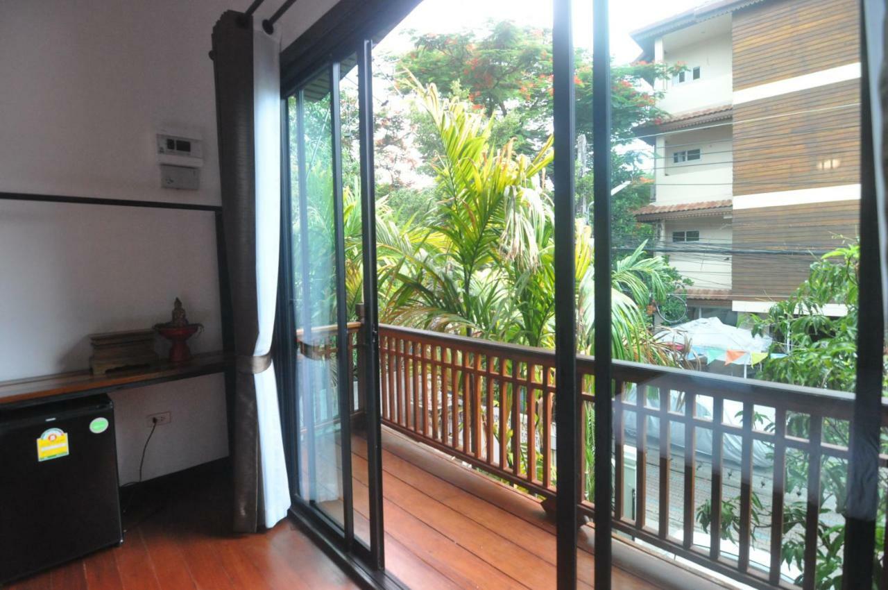 The Eight Ratvithi House Hotel Chiang Mai Bagian luar foto