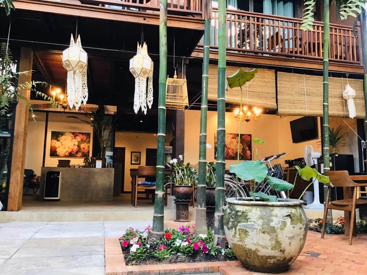 The Eight Ratvithi House Hotel Chiang Mai Bagian luar foto