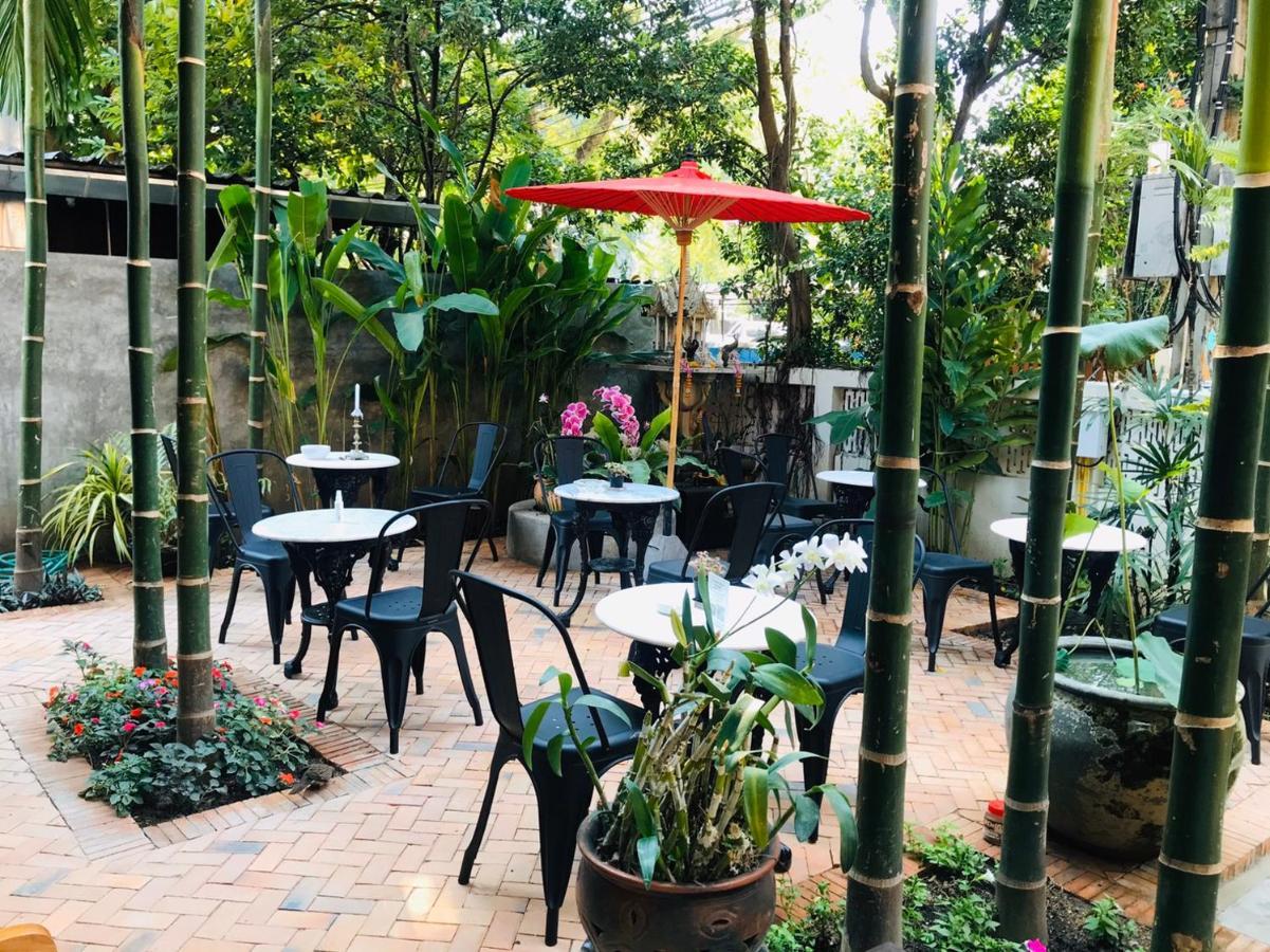 The Eight Ratvithi House Hotel Chiang Mai Bagian luar foto